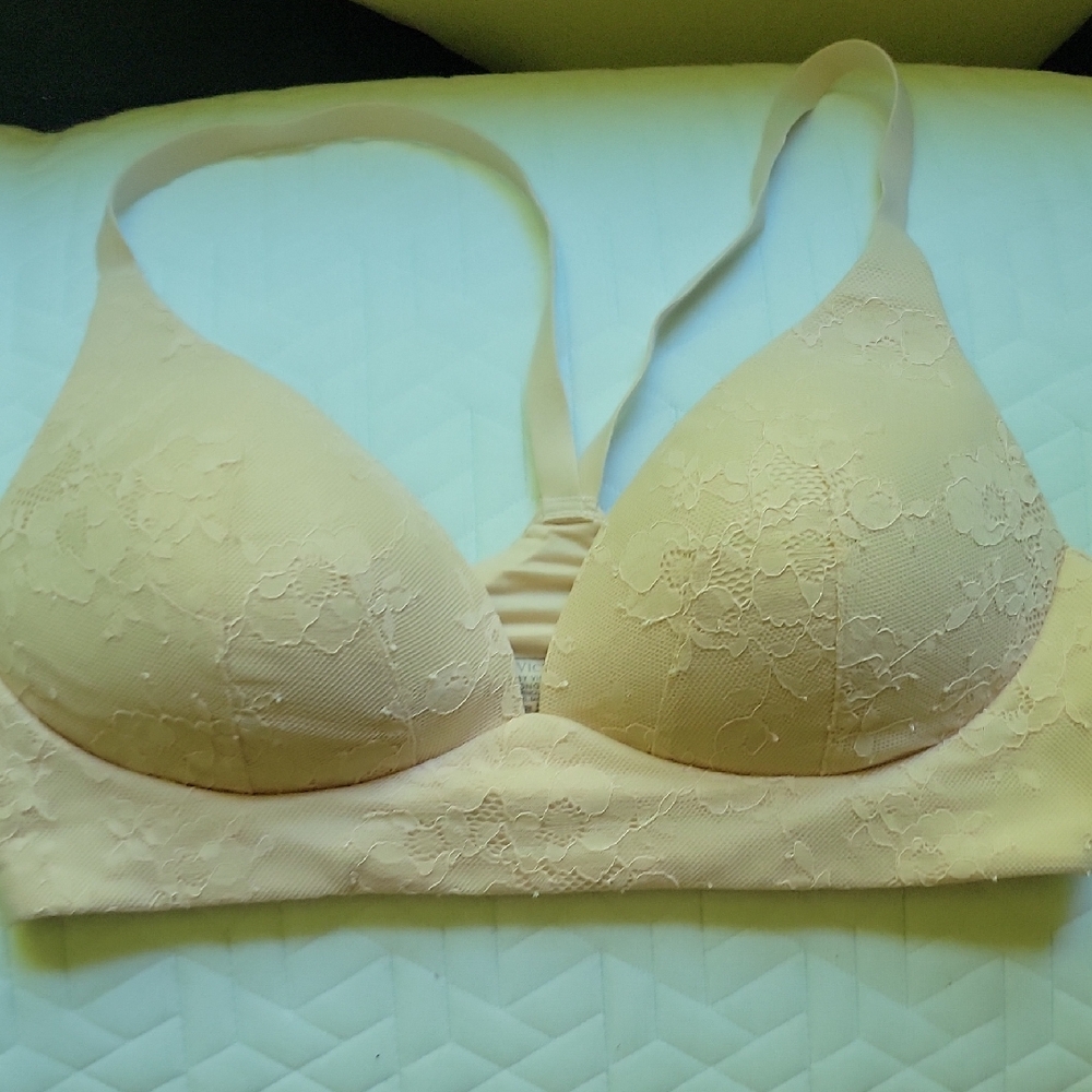 Victoria's Secret Lace Light Nude/Beige Wireless Bra